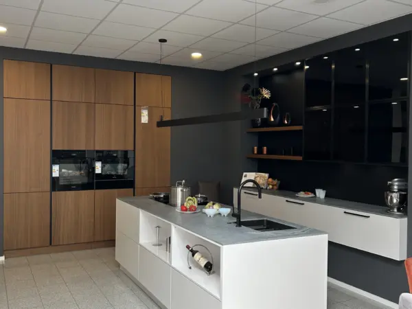 Häcker Systemat AV2130 Satin Designküche