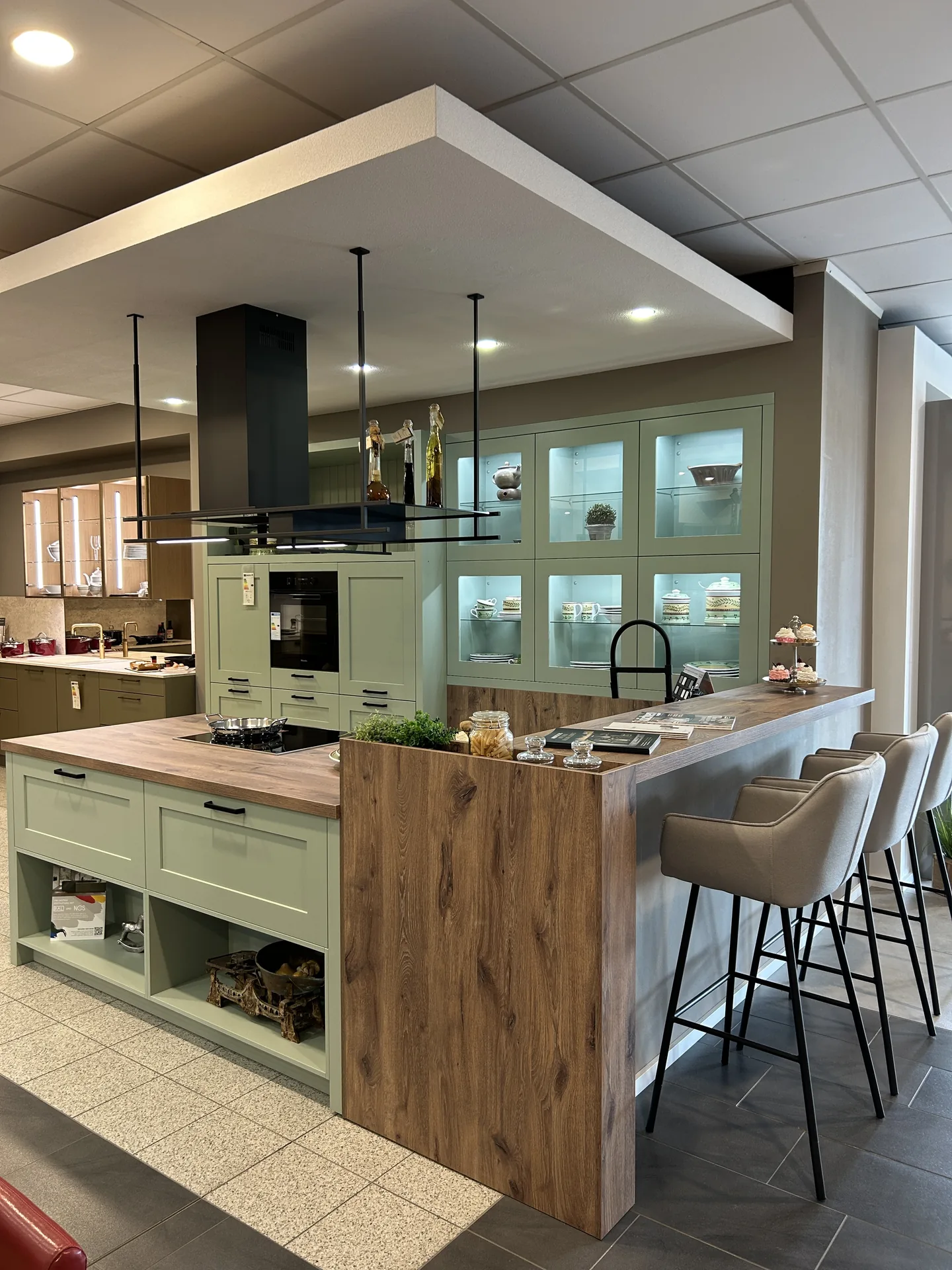 Häcker Hampton Esche Landhausküche in Pastellgrün – Bild 2