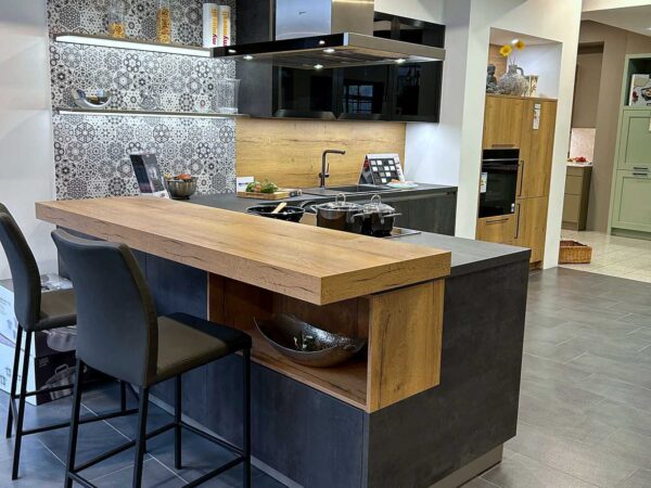 Elementa AV 1070 GL / AV 1097 moderne L-Küche mit Theke