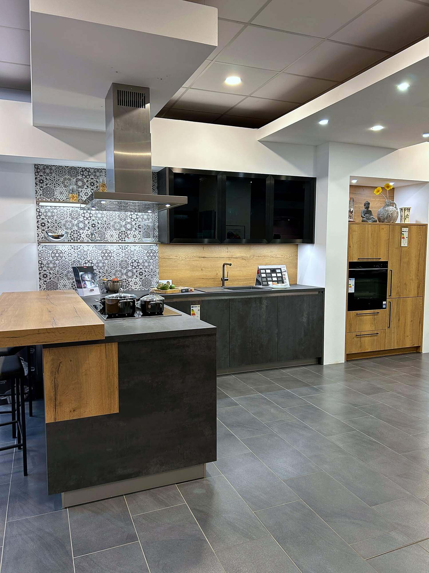 Elementa AV 1070 GL / AV 1097 moderne L-Küche mit Theke – Bild 2
