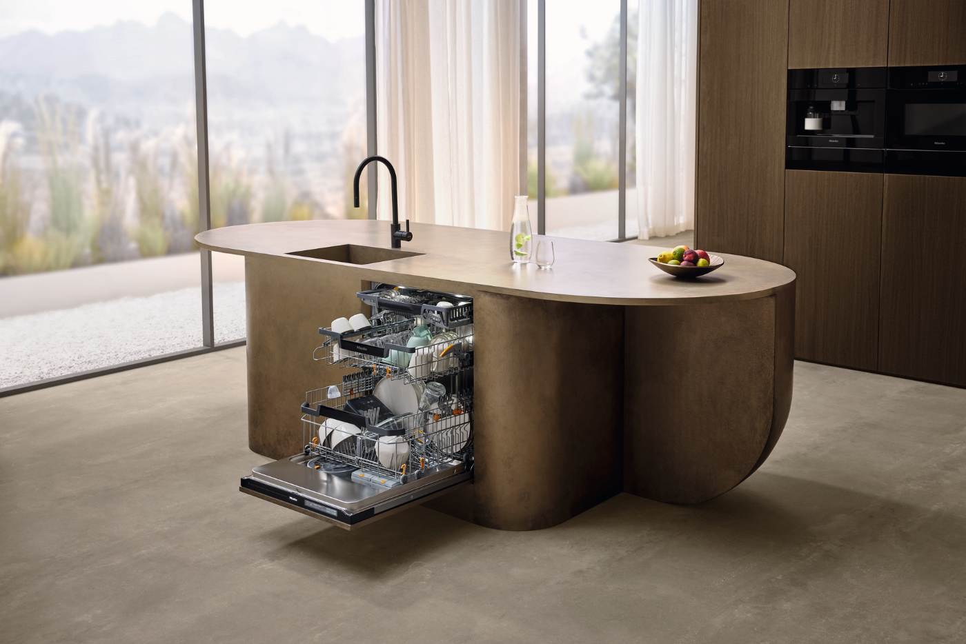 Miele Geschirrspüler G8 Diamond in einer Küche mit Holzinsel